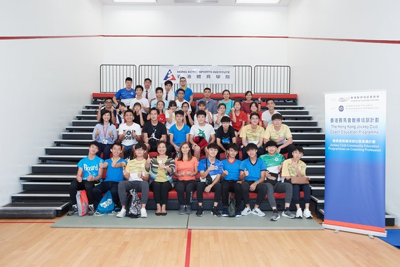 Students participated in the community education programme to learn about the routine of a professional coach. 